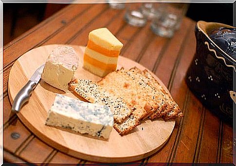 Cheeses are among the foods that cause cavities.