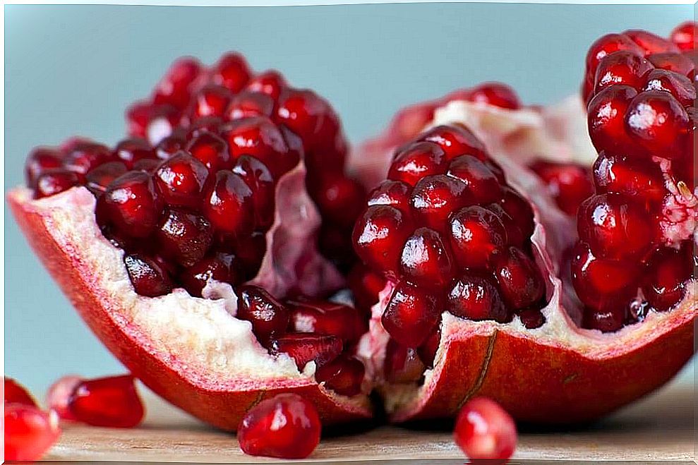 pomegranate grains heart