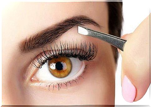 eyebrow tweezers