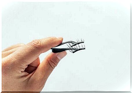 Magnetic eyelashes. 