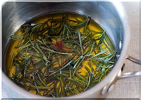 rosemary in a saucepan 