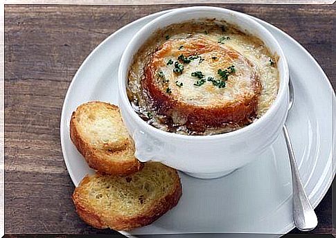 benefits of onion and garlic soup